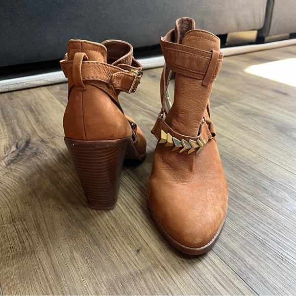 Gianni Bini Booties with Gold Embellishments Ankle Buckle US 9 Cognac Leather - Picture 3 of 9